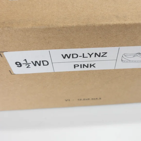 Journee Collection Lynz WIDE Sneakers Pink -9.5W - Picture 9 of 9